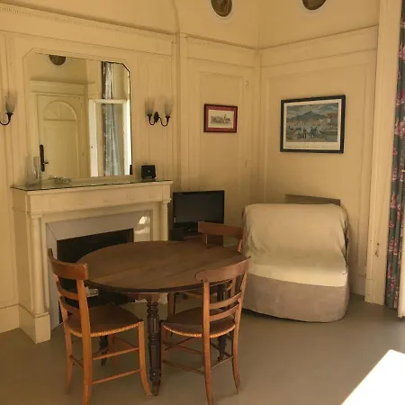 Thiers Golf 1 -charmant Face A La Baie Apartment